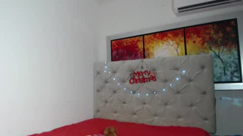 melody phillips online show from December 15, 11:53 pm