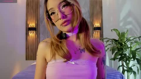 melodylanee online show from April 21, 11:05 am