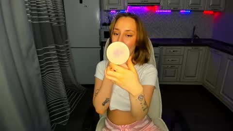 Kaylie online show from March 12, 9:44 am