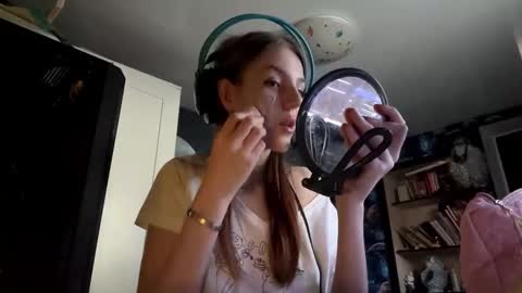 Hi Im Aria 18 years old online show from September 17, 12:29 pm