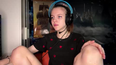 Hi Im Aria 18 years old online show from November 4, 12:15 pm