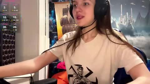 Hi Im Aria 18 years old online show from April 23, 12:51 pm