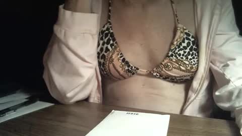 Snapshot of memberjames chatting on April 27, 3:37 am I am usually high and horny...lol online show from April 27, 3:37 am