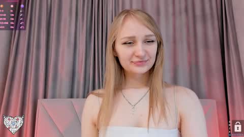 Snapshot of memento_mary chatting on February 25, 3:16 pm The princess of your dreams online show from February 25, 3:16 pm