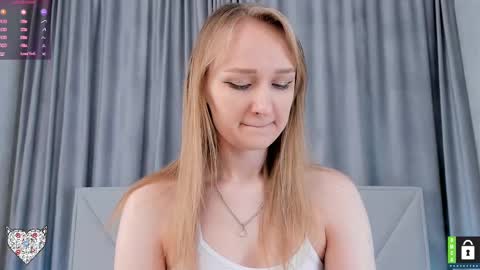Snapshot of memento_mary chatting on March 7, 2:34 pm The princess of your dreams online show from March 7, 2:34 pm