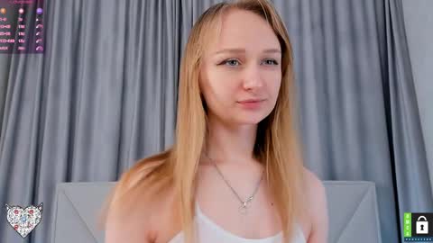 Snapshot of memento_mary chatting on March 7, 8:44 pm The princess of your dreams online show from March 7, 8:44 pm