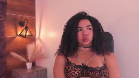  Memphis Williams  online show from February 8, 6:22 am