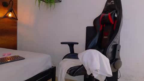  Memphis Williams  online show from March 13, 3:57 am