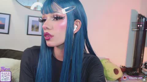 Snapshot of menasaurio_ chatting on January 2, 5:39 pm Mena  Help me reach 700 thumbs up online show from January 2, 5:39 pm