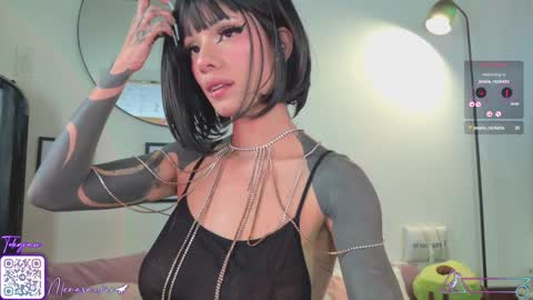 Snapshot of menasaurio_ chatting on January 11, 9:25 pm Mena  Help me reach 700 thumbs up online show from January 11, 9:25 pm