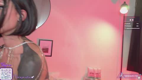 Snapshot of menasaurio_ chatting on January 12, 12:28 am Mena  Help me reach 700 thumbs up online show from January 12, 12:28 am