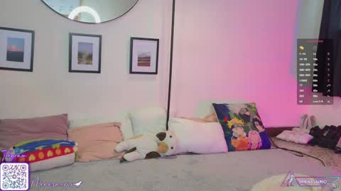 Snapshot of menasaurio_ chatting on January 17, 6:54 pm Mena  Help me reach 700 thumbs up online show from January 17, 6:54 pm