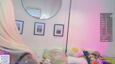 Snapshot of menasaurio_ chatting on January 23, 6:24 pm Mena  Help me reach 700 thumbs up online show from January 23, 6:24 pm