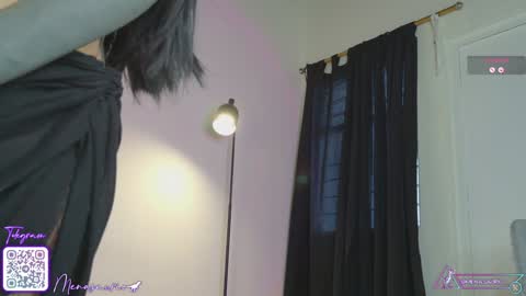 Snapshot of menasaurio_ chatting on January 25, 8:53 pm Mena  Help me reach 700 thumbs up online show from January 25, 8:53 pm