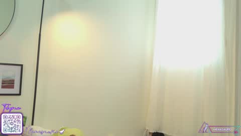 Snapshot of menasaurio_ chatting on January 26, 6:16 pm Mena  Help me reach 700 thumbs up online show from January 26, 6:16 pm