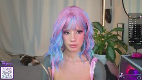 Snapshot of menasaurio_ chatting on February 22, 6:52 pm Mena  Help me reach 700 thumbs up online show from February 22, 6:52 pm