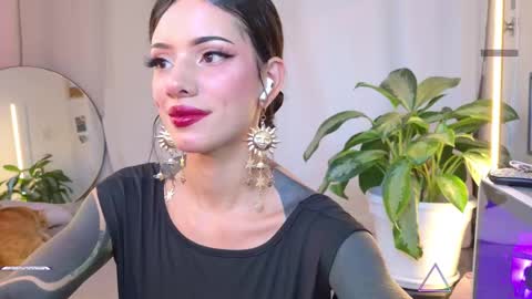 Snapshot of menasaurio_ chatting on March 2, 7:12 pm Mena  Help me reach 700 thumbs up online show from March 2, 7:12 pm