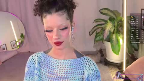 Snapshot of menasaurio_ chatting on March 5, 7:38 pm Mena  Help me reach 700 thumbs up online show from March 5, 7:38 pm