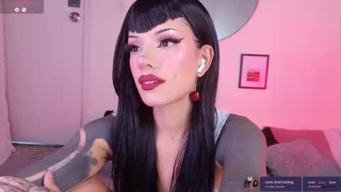 Snapshot of menasaurio_ chatting on September 25, 7:50 pm Mena  Help me reach 700 thumbs up online show from September 25, 7:50 pm