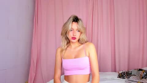 Snapshot of meowthlilu chatting on November 13, 3:27 am Lilu online show from November 13, 3:27 am