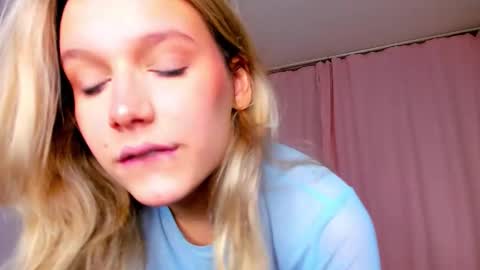 Snapshot of meowthlilu chatting on November 29, 4:15 am Lilu online show from November 29, 4:15 am