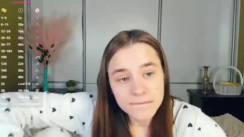 Julie online show from April 22, 7:11 am