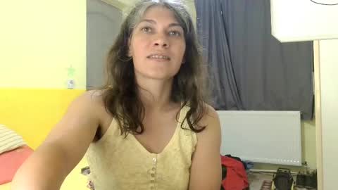 Snapshot of merciylove chatting on May 20, 6:25 pm Miss Helena online show from May 20, 6:25 pm