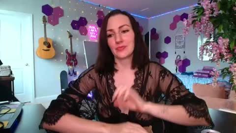 Meredith Bae online show from June 8, 9:59 pm
