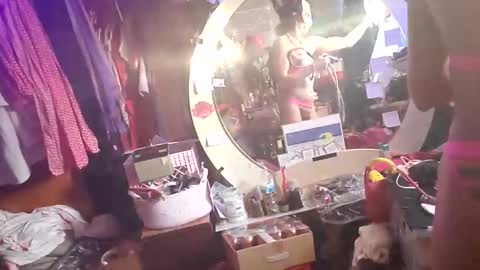 gurlnips online show from January 21, 11:55 pm