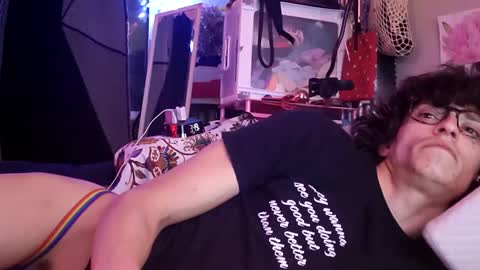 gurlnips online show from February 8, 11:55 am