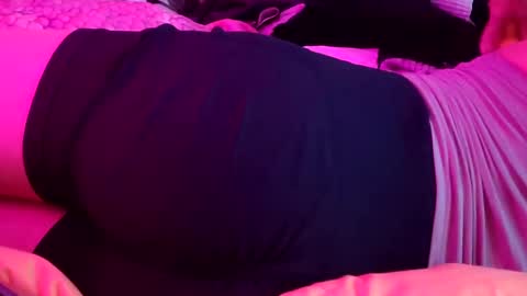 gurlnips online show from February 15, 11:17 am