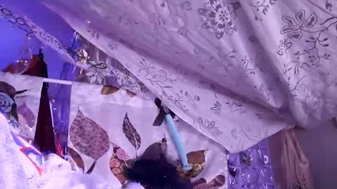 gurlnips online show from February 25, 1:17 pm