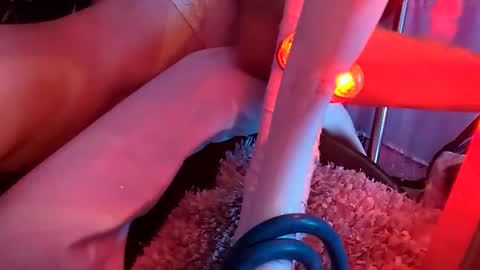 gurlnips online show from November 14, 1:21 pm