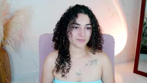 Snapshot of merida_bell18 chatting on February 12, 12:16 am Merida Bell online show from February 12, 12:16 am