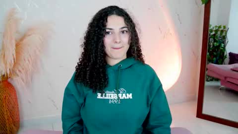 Snapshot of merida_bell18 chatting on February 18, 1:12 am Merida Bell online show from February 18, 1:12 am