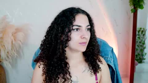 Snapshot of merida_bell18 chatting on March 1, 12:12 am Merida Bell online show from March 1, 12:12 am