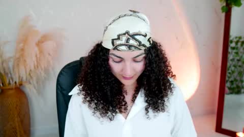 Snapshot of merida_bell18 chatting on March 4, 3:23 am Merida Bell online show from March 4, 3:23 am