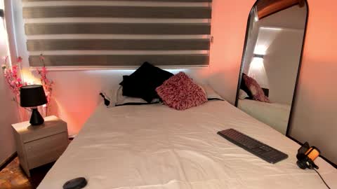 Snapshot of merida_taylor_ chatting on December 15, 1:04 pm Merida online show from December 15, 1:04 pm