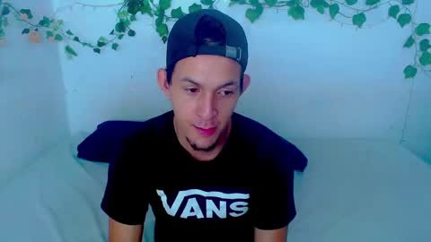 Snapshot of meridandwither chatting on December 6, 12:23 am MeridandWither online show from December 6, 12:23 am