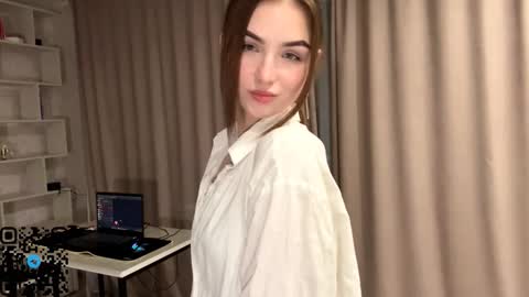Snapshot of meridethvilca chatting on October 18, 6:08 pm Rina online show from October 18, 6:08 pm