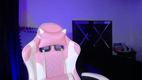 Snapshot of merlin__18 chatting on December 23, 4:21 am Merlin 18 online show from December 23, 4:21 am