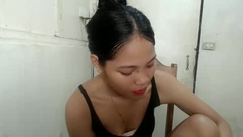 Snapshot of merryrose143 chatting on April 4, 5:06 am merryrose143 online show from April 4, 5:06 am