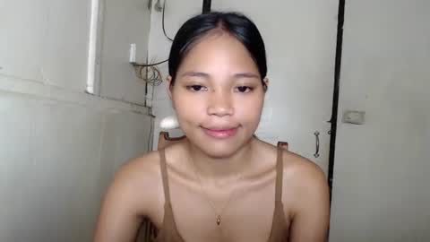 Snapshot of merryrose143 chatting on April 16, 6:47 am merryrose143 online show from April 16, 6:47 am
