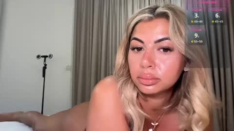 Snapshot of meryanne_hot chatting on March 27, 10:20 pm Meryanne hot online show from March 27, 10:20 pm