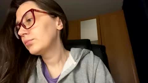 Snapshot of mesmerizing_hypn0_goddess chatting on December 21, 9:22 pm Jessica online show from December 21, 9:22 pm