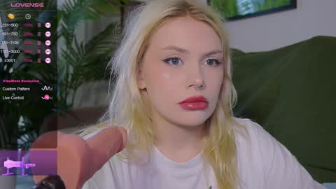 Snapshot of meukotis chatting on September 29, 6:40 am Stella online show from September 29, 6:40 am