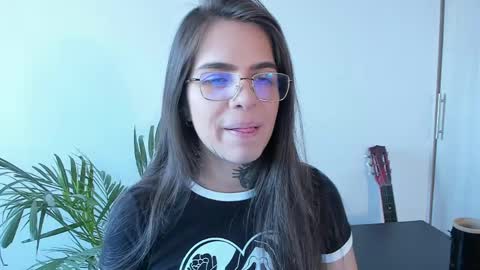 Snapshot of meurief chatting on May 19, 6:47 pm Meurif online show from May 19, 6:47 pm