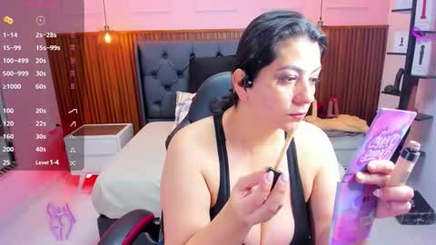 Snapshot of meylagia chatting on December 5, 3:04 am meylagia online show from December 5, 3:04 am