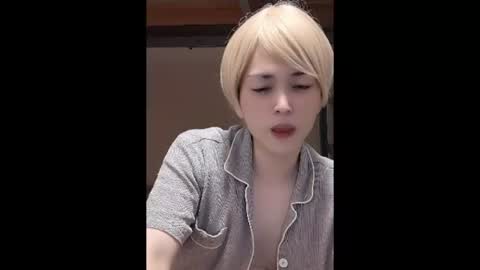 Snapshot of mgnhiroyuki chatting on October 5, 1:15 am mgnhiroyuki online show from October 5, 1:15 am