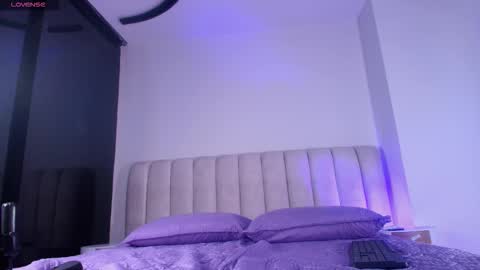 Emi online show from November 20, 7:35 pm